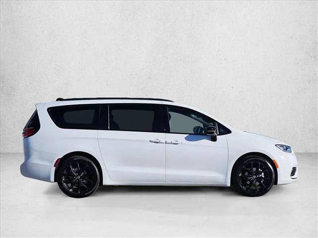New 2026 Chrysler Pacifica Select image 5