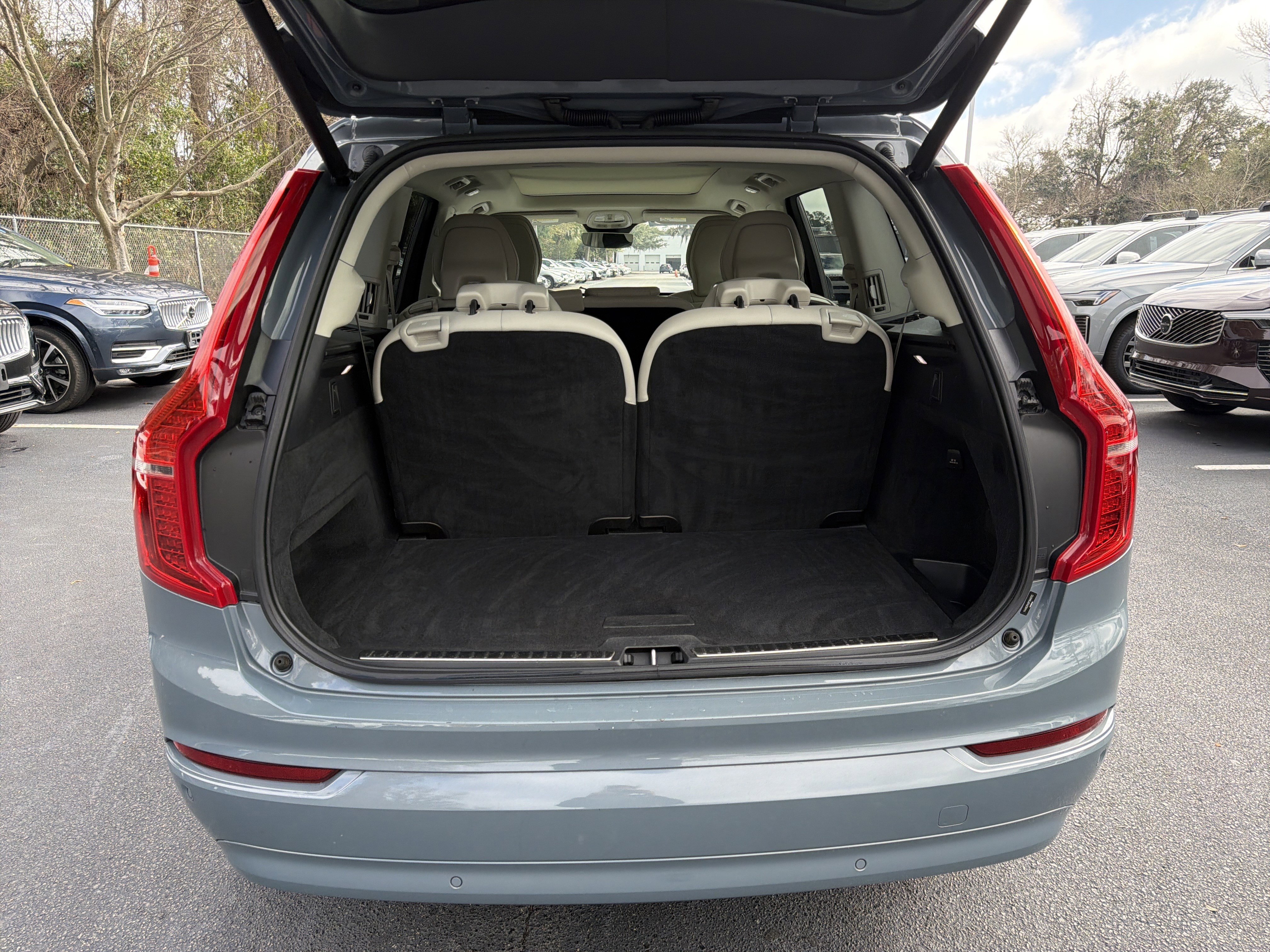 Certified 2023 Volvo XC90 B6 Core image 34