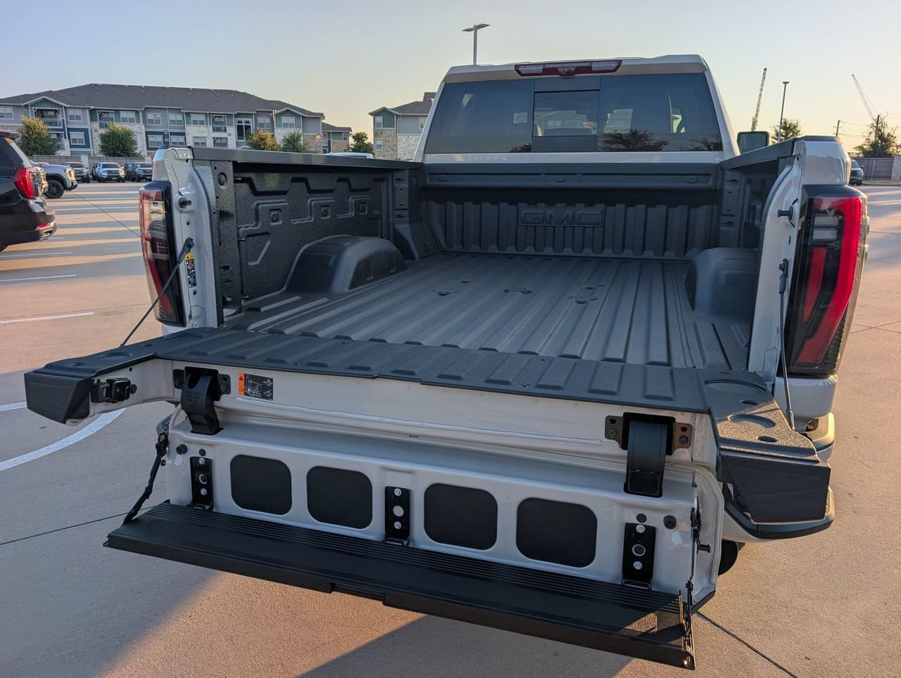 New 2026 GMC Sierra 2500 AT4 w/ AT4 Premium Plus Package AWD/4WD image 7