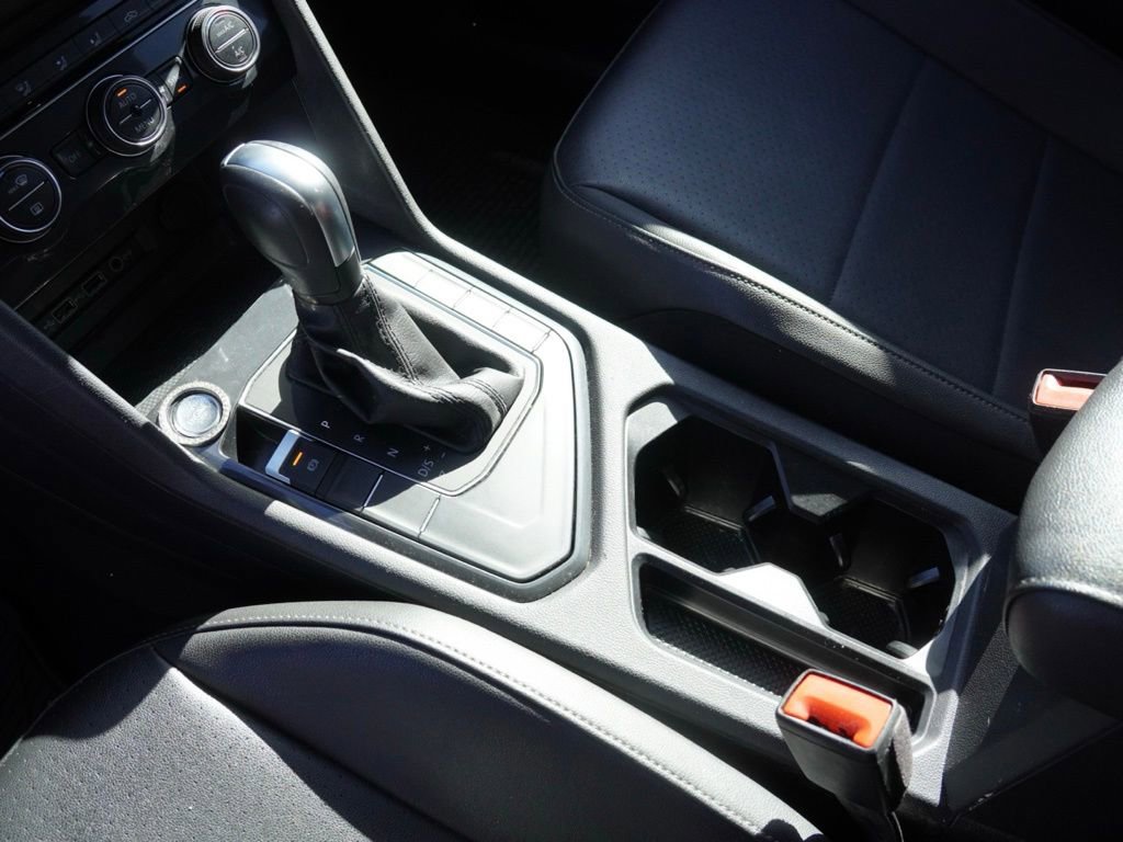 Used 2020 Volkswagen Tiguan SE w/ Panoramic Sunroof Package image 19