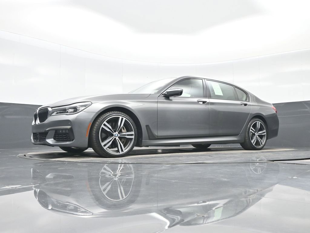 Used 2019 BMW 750i w/ Luxury Rear Seating Package RWD image 26
