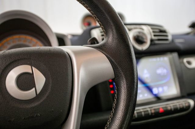 Used 2013 smart fortwo Coupe image 40