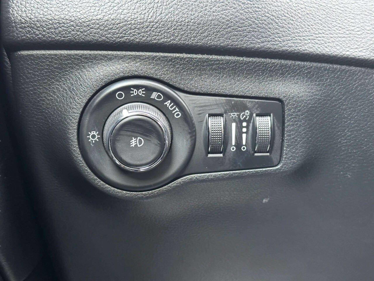 Used 2018 Jeep Compass Limited w/ Navigation Group image 32