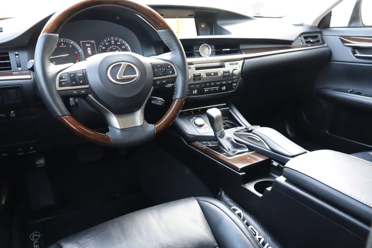 Used 2017 Lexus ES 350 w/ Luxury Package FWD image 5