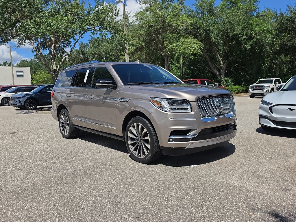 Used 2020 Lincoln Navigator Reserve w/ Luxury Package AWD/4WD image 2