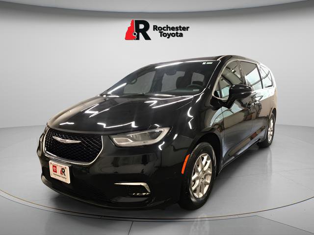 Used 2025 Chrysler Pacifica Select FWD image 2