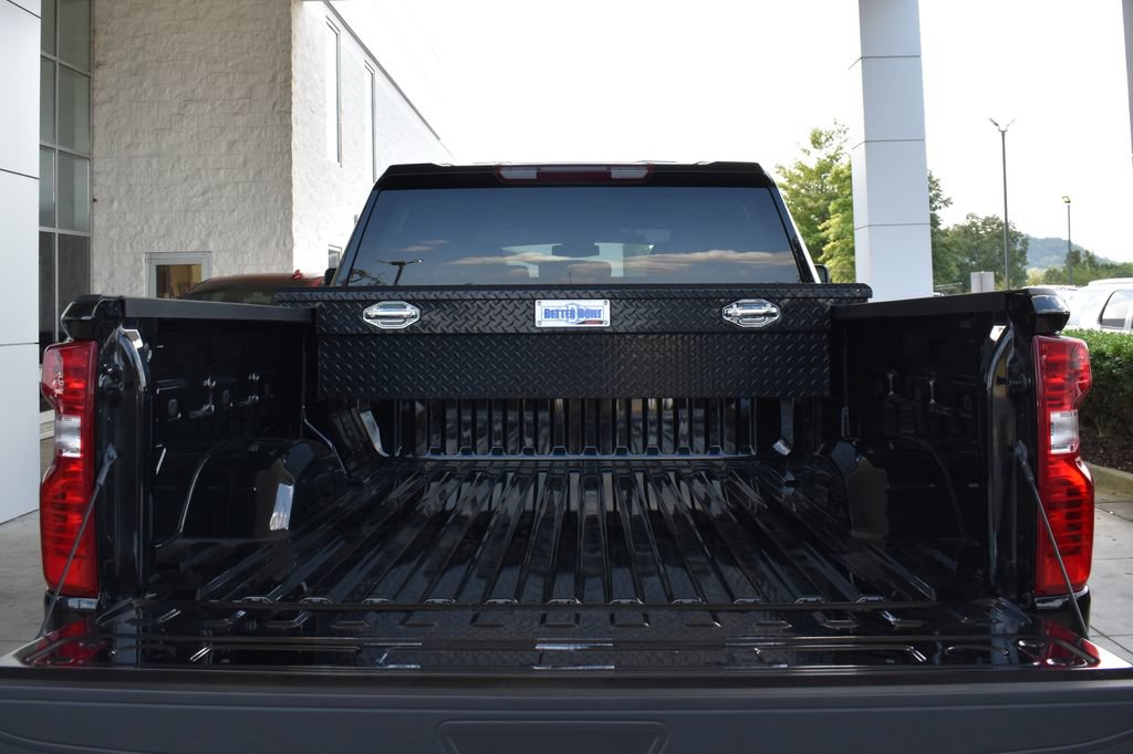 Used 2026 Chevrolet Silverado 2500 Custom w/ Custom Blackout Package AWD/4WD image 11