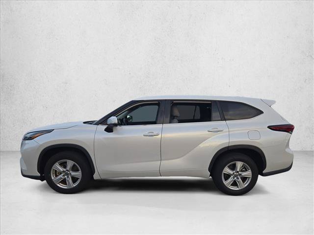 Used 2024 Toyota Highlander LE FWD image 8