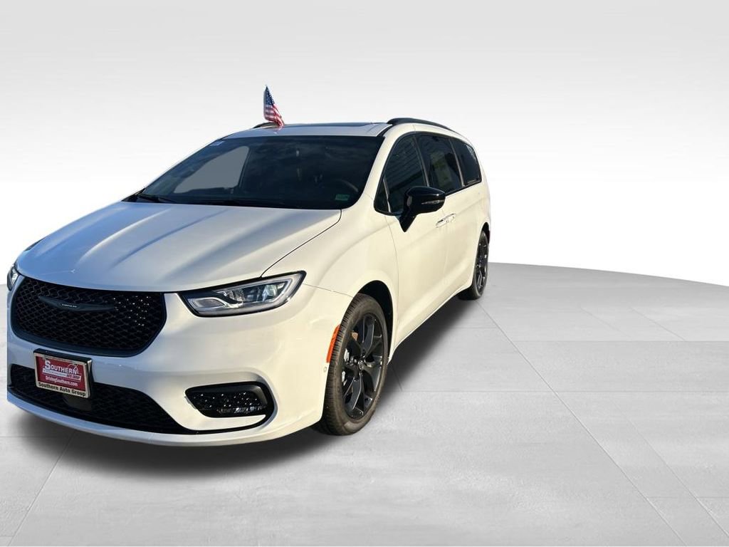 New 2026 Chrysler Pacifica Select w/ S Appearance Package image 2