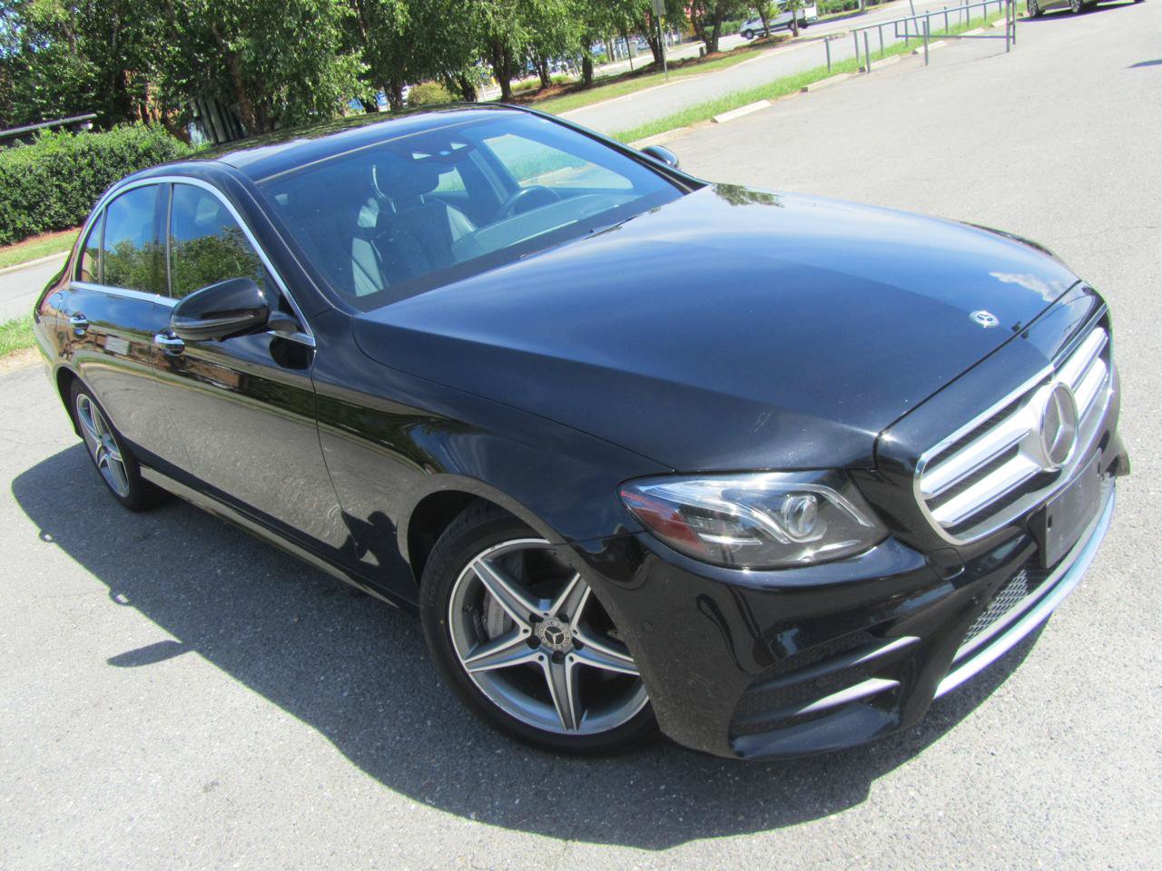 Used 2017 Mercedes-Benz E 300 4MATIC image 3