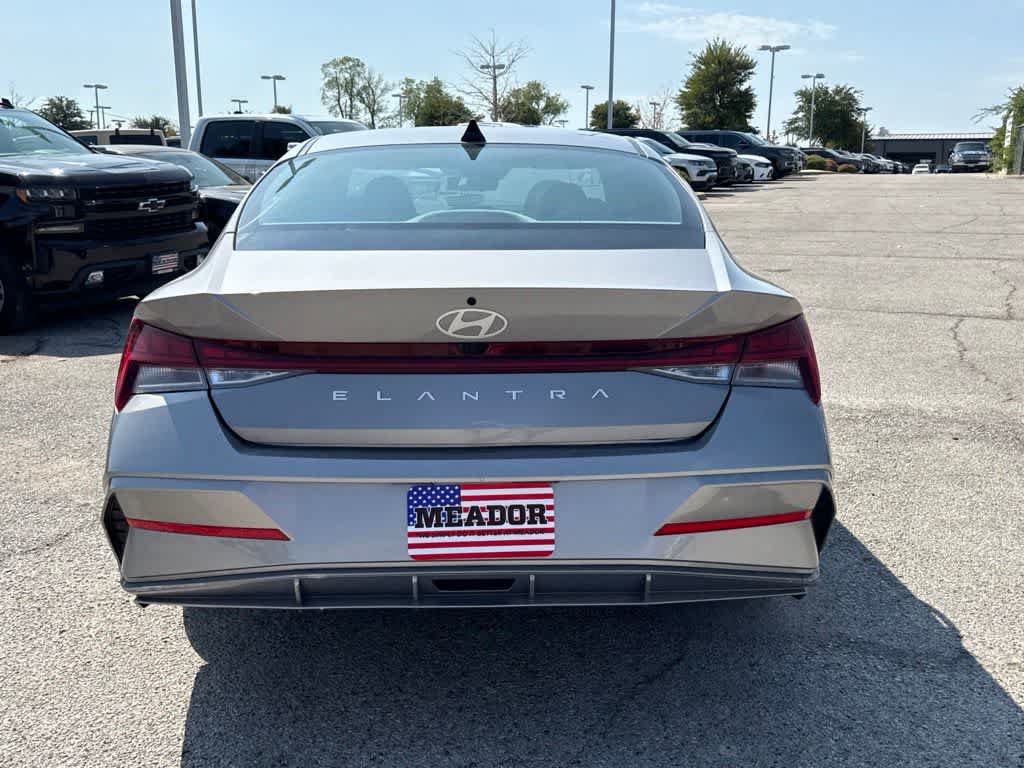 Used 2025 Hyundai Elantra SEL FWD image 4