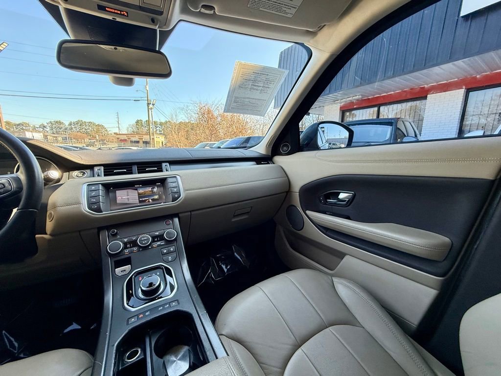 Used 2018 Land Rover Range Rover Evoque SE Premium image 17