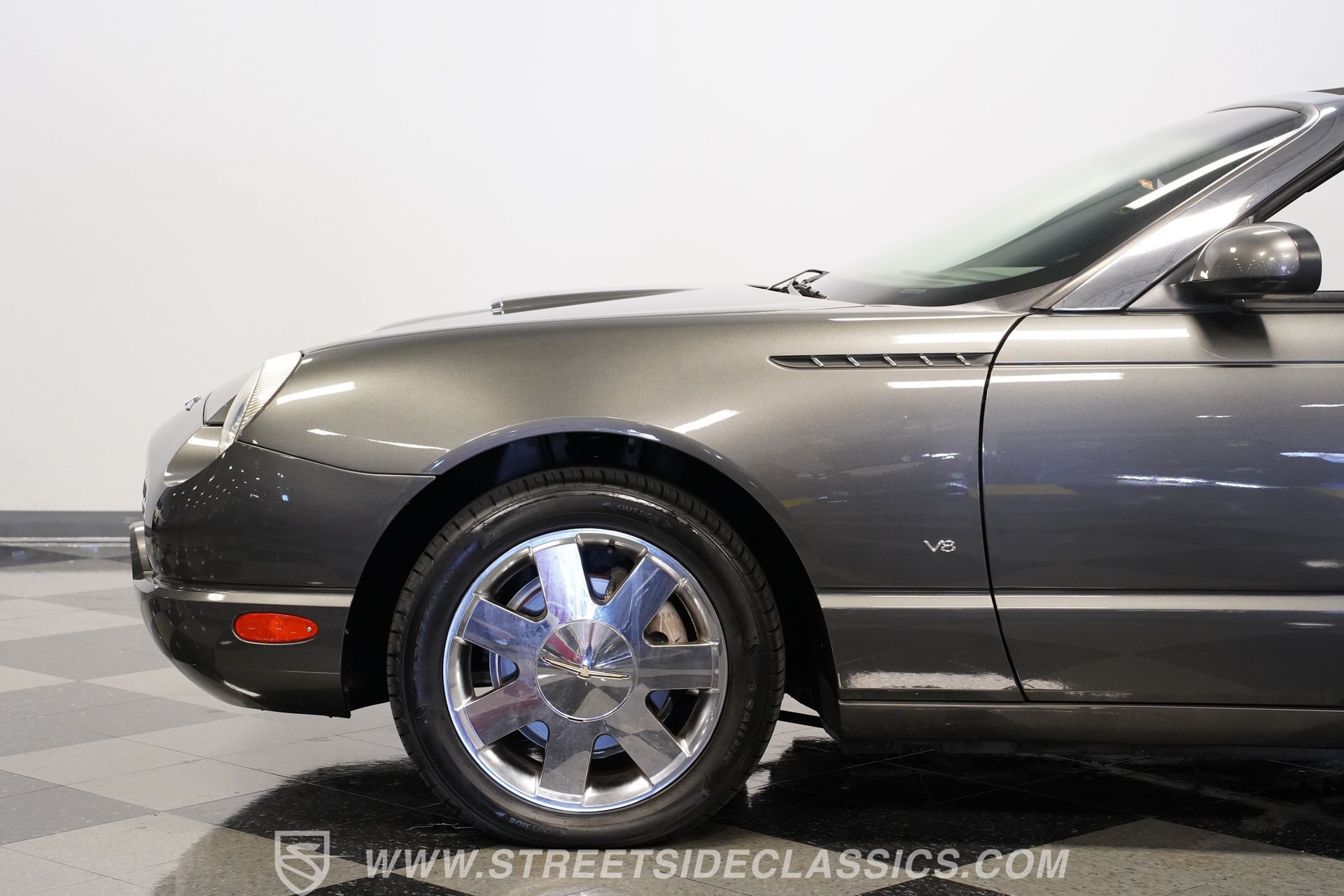 Used 2003 Ford Thunderbird image 24