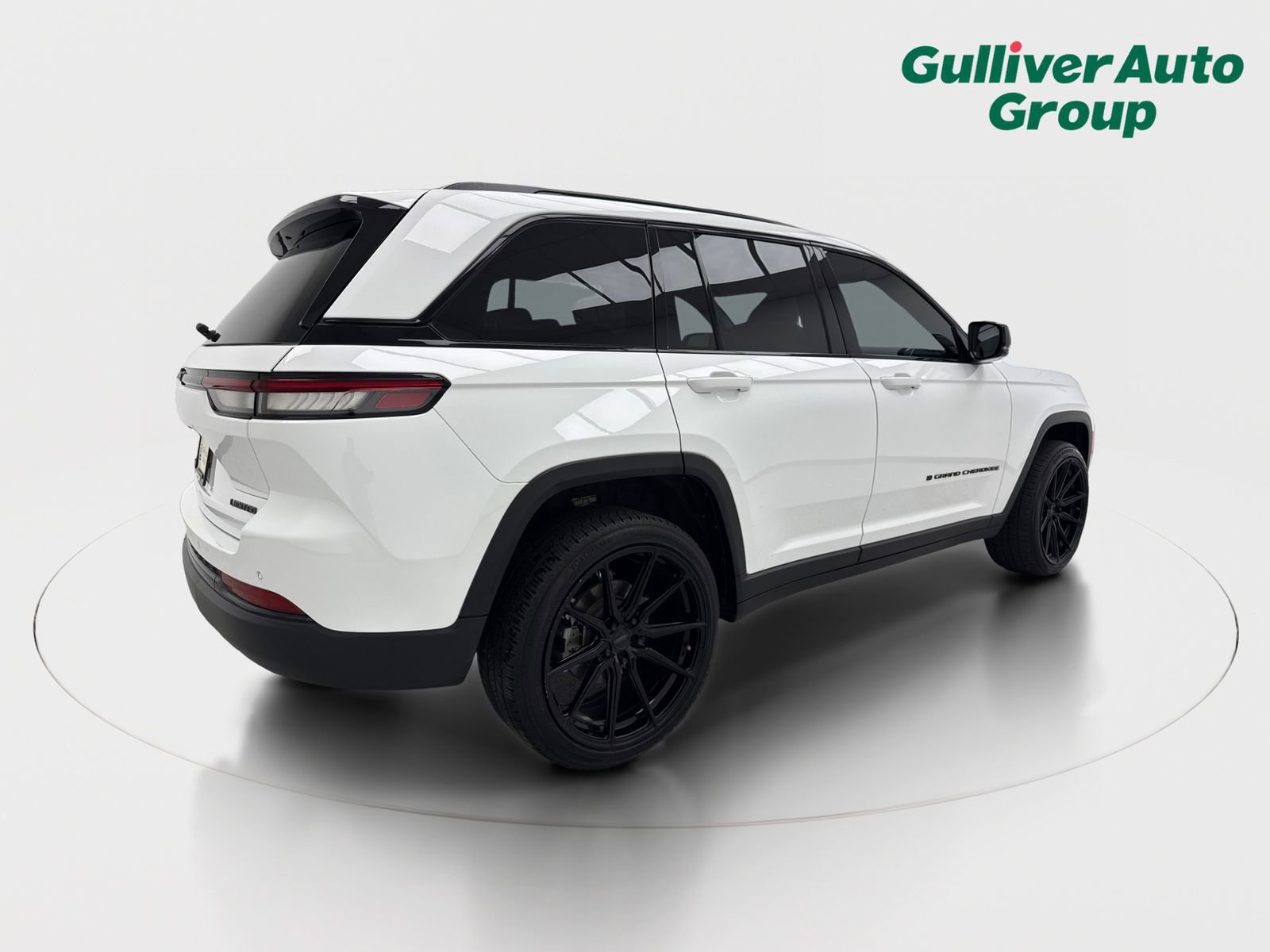 Used 2025 Jeep Grand Cherokee Limited w/ Black Appearance Package image 9