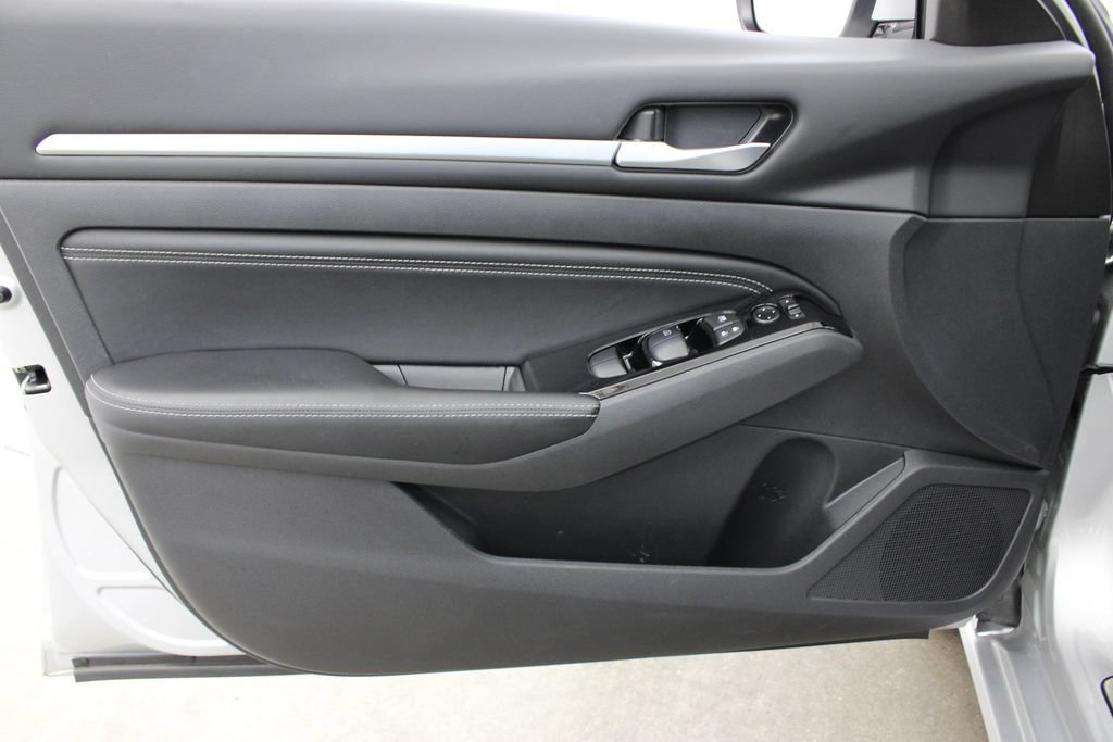 Used 2023 Nissan Altima 2.5 SL FWD image 18