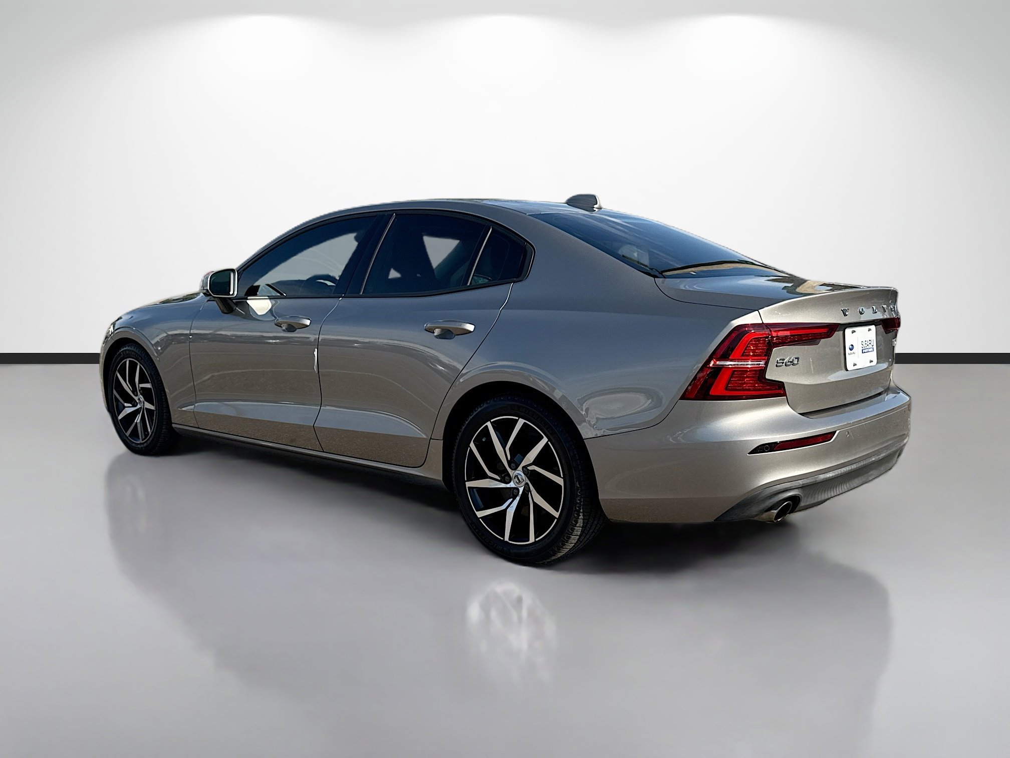 Used 2020 Volvo S60 T6 Momentum image 5
