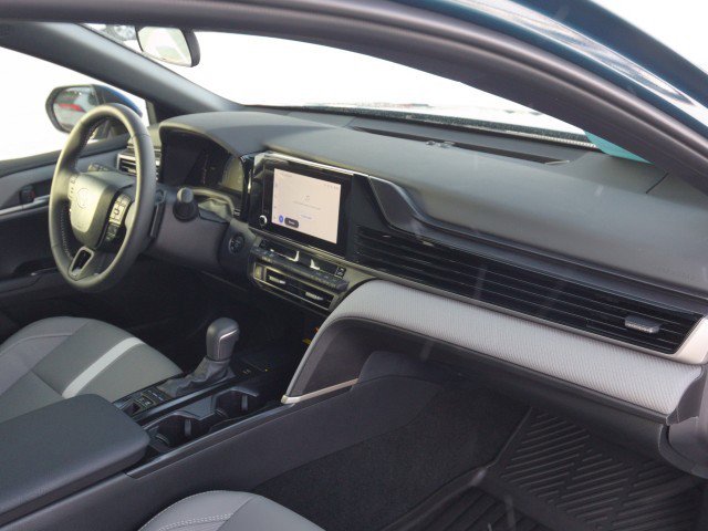 Used 2026 Toyota Camry SE image 30