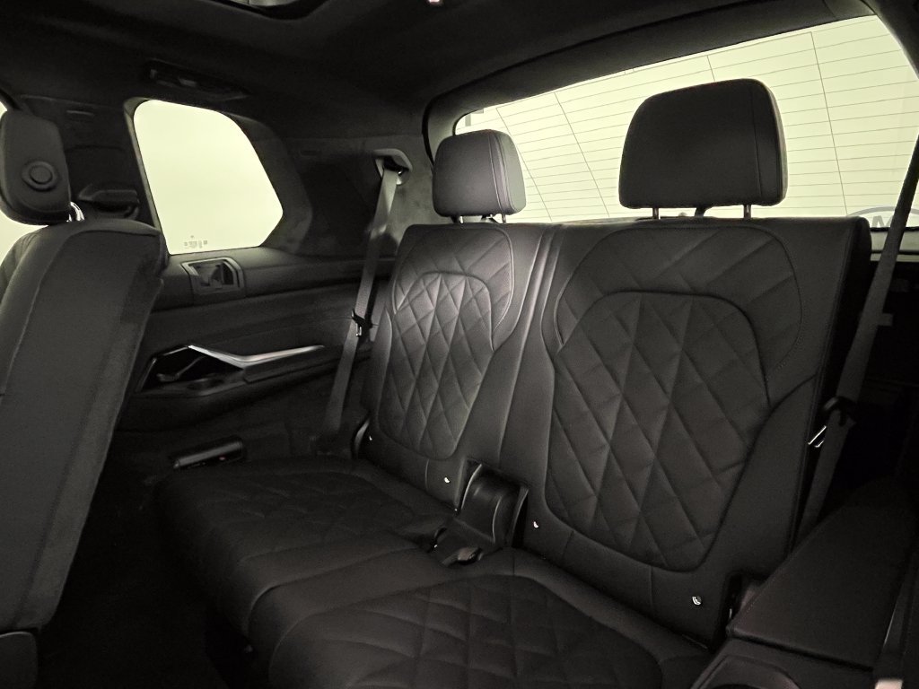 Used 2027 BMW X7 xDrive40i w/ Executive Package AWD/4WD image 23