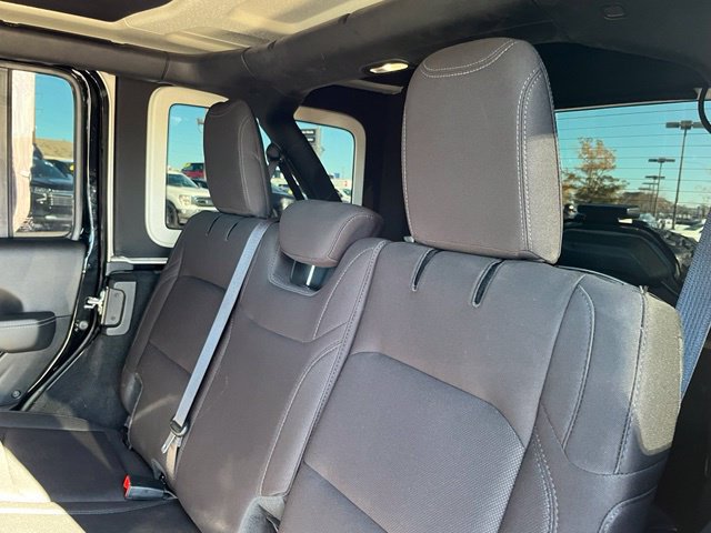Used 2022 Jeep Wrangler Unlimited Sahara AWD/4WD image 20