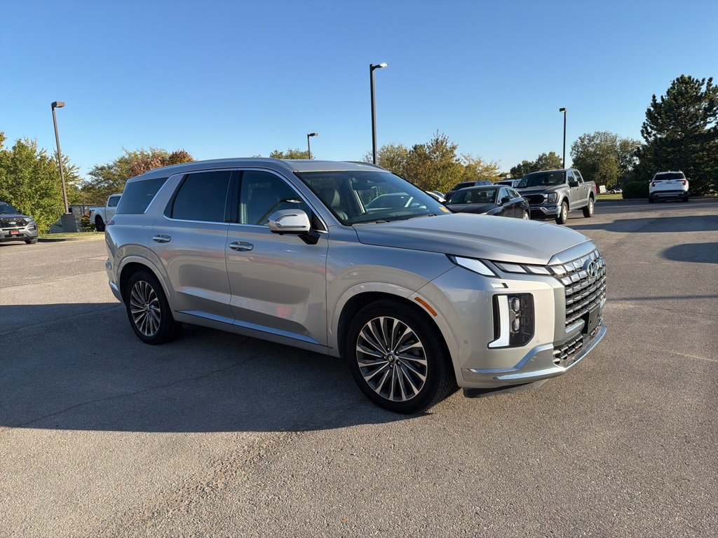 Used 2024 Hyundai Palisade Calligraphy image 2
