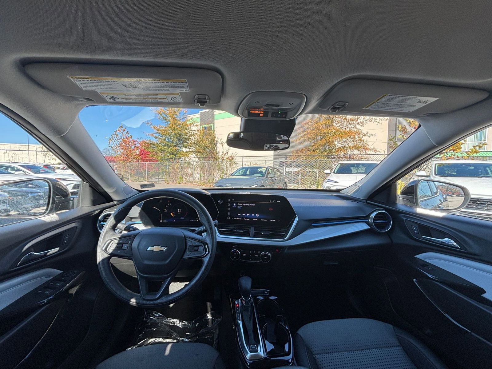 Used 2025 Chevrolet Trax LT image 31