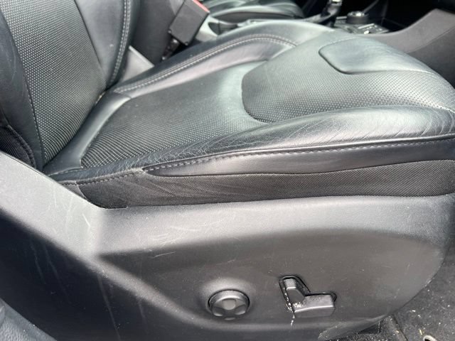 Used 2019 Jeep Cherokee Limited AWD/4WD image 12