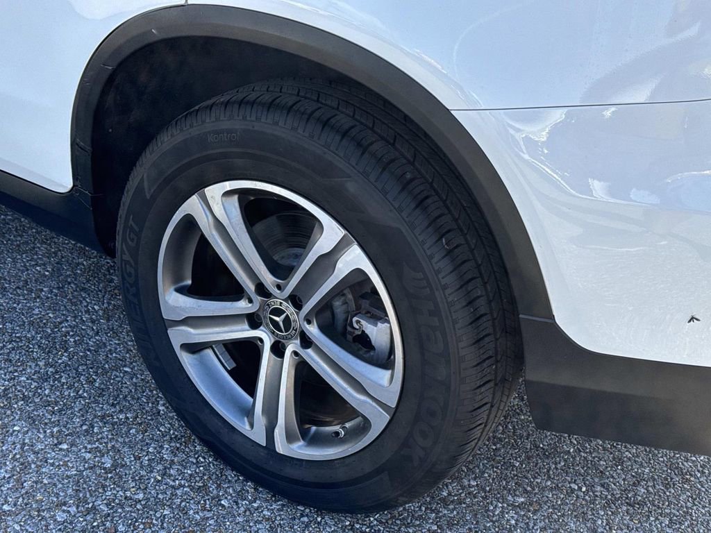Used 2018 Mercedes-Benz GLC 300 w/ Premium Package image 5