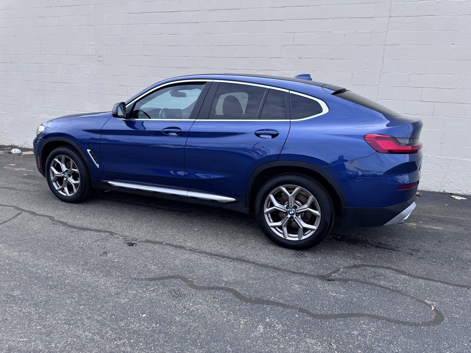 Used 2023 BMW X4 xDrive30i image 3