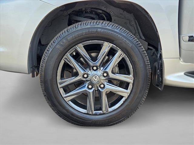 Used 2013 Lexus LX 570 4WD w/ Luxury Pkg w/Pre-crash image 29