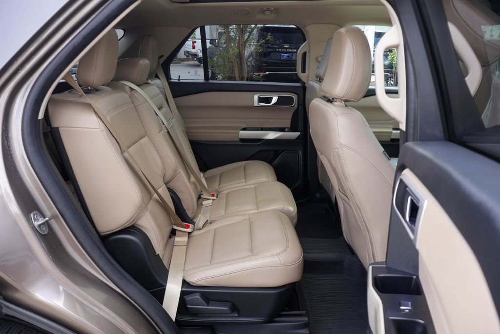 Used 2021 Ford Explorer XLT w/ Equipment Group 202A image 11