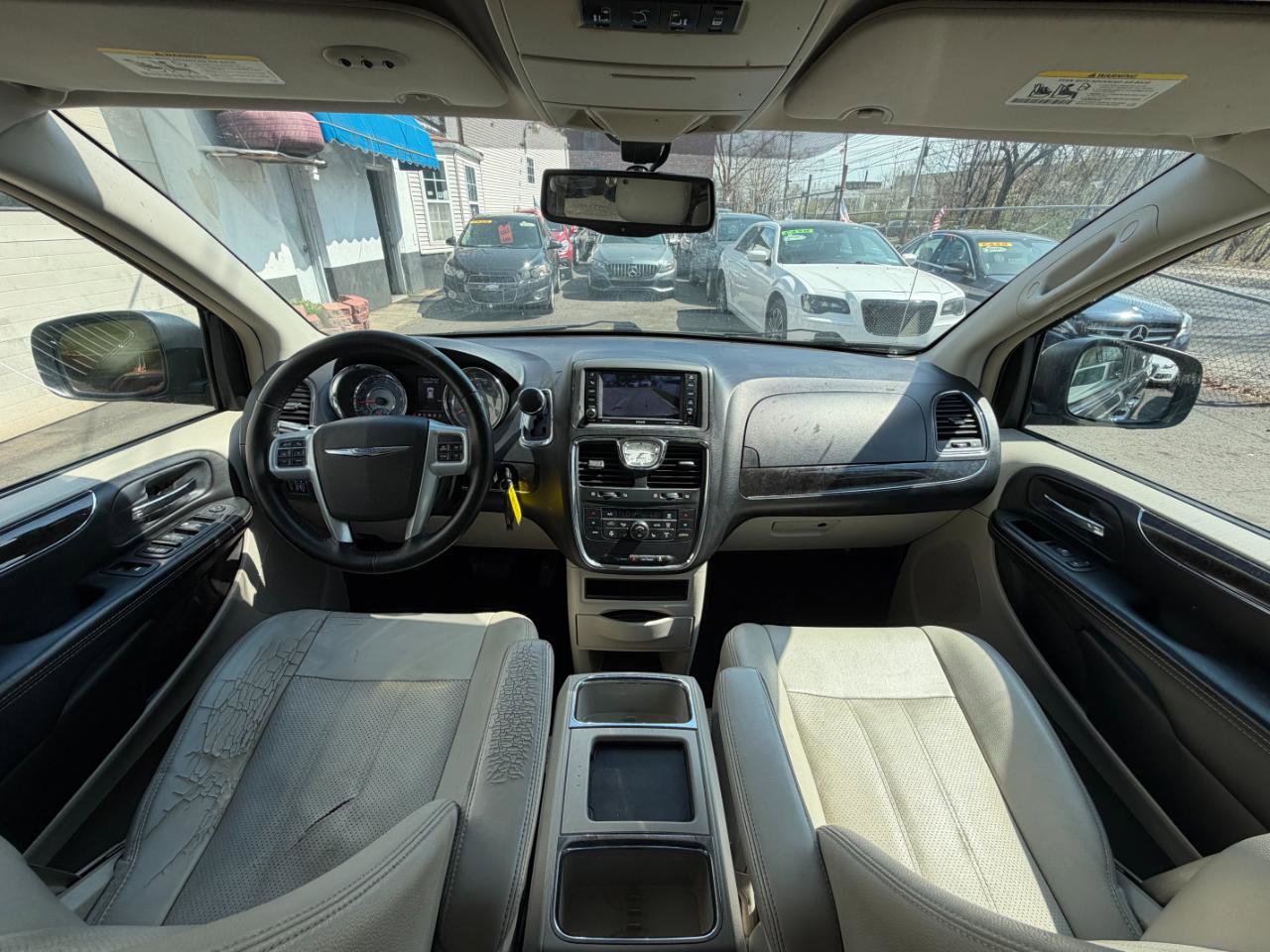 Used 2014 Chrysler Town & Country Touring-L w/ Driver Convenience Group image 32
