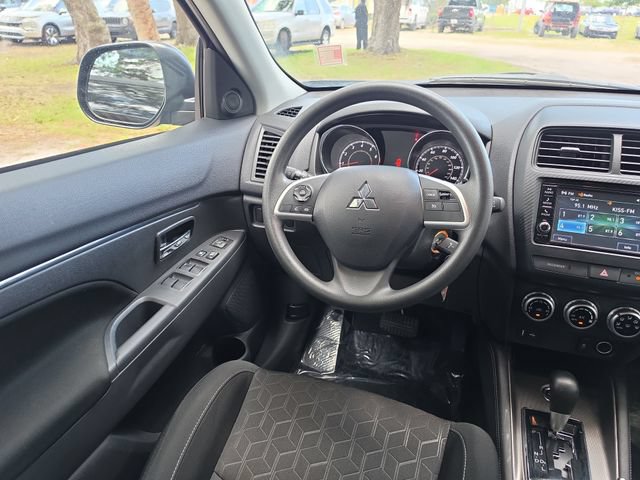 Used 2025 Mitsubishi Outlander Sport ES AWD/4WD image 9