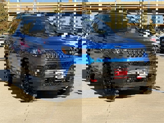 Used 2023 Jeep Compass Trailhawk image 2