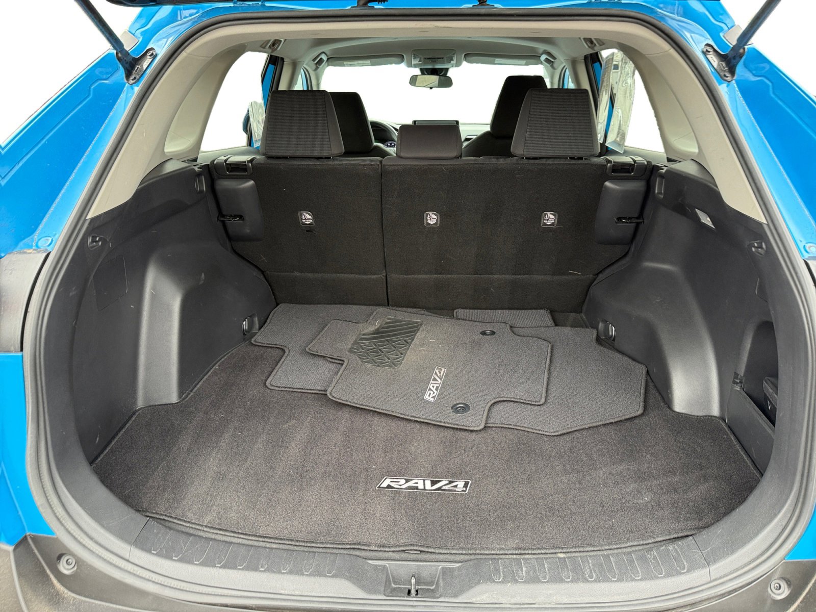 Used 2021 Toyota RAV4 LE image 17