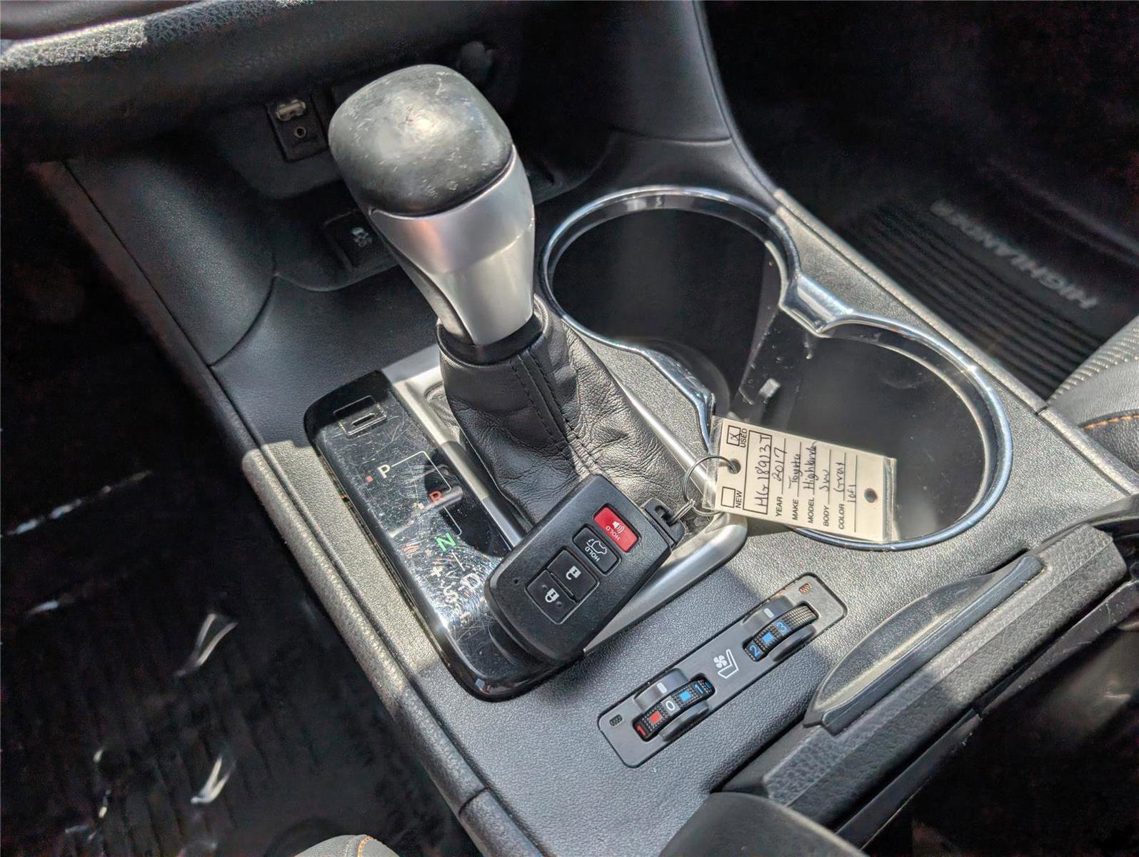 Used 2017 Toyota Highlander Limited AWD/4WD image 17