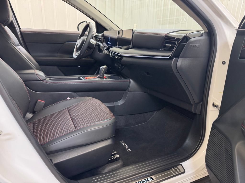 Used 2025 Nissan Kicks SR w/ Illumination Package AWD/4WD image 27