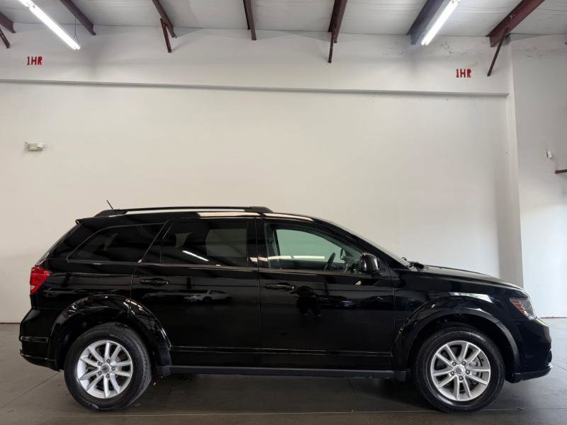 Used 2018 Dodge Journey SXT image 2