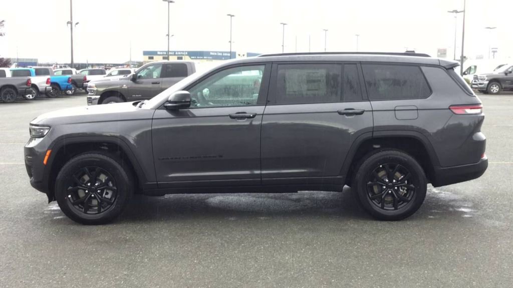 New 2025 Jeep Grand Cherokee L Laredo w/ Trailer Tow Package image 5