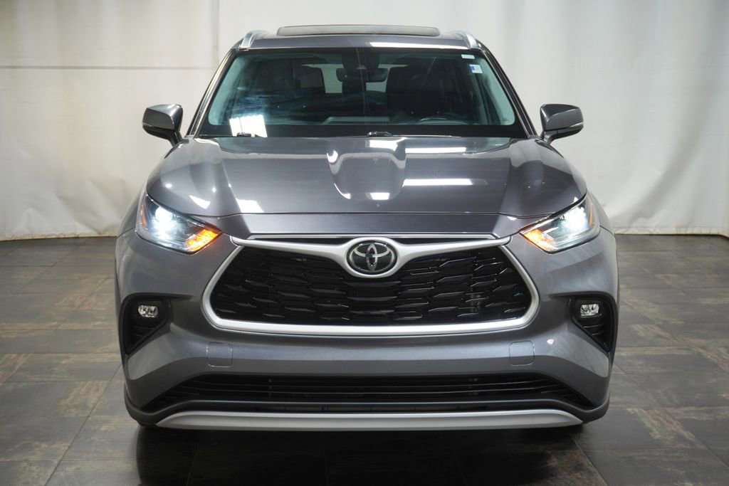 Used 2021 Toyota Highlander XLE AWD/4WD image 10