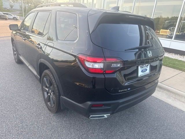 Used 2025 Honda Pilot Sport image 8