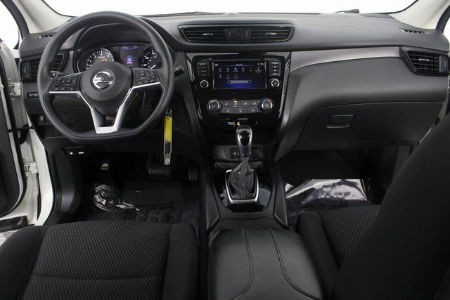 Used 2020 Nissan Rogue Sport S image 9