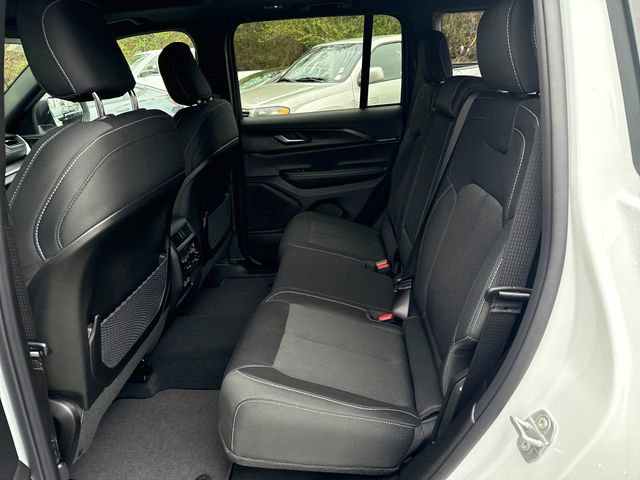 New 2026 Jeep Grand Cherokee Laredo image 13