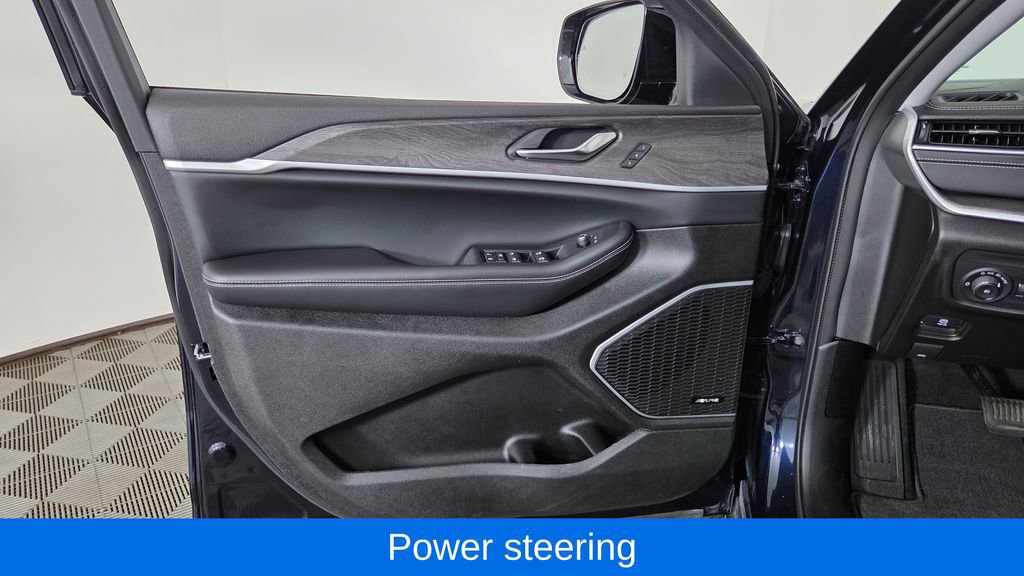 Used 2023 Jeep Grand Cherokee L Limited w/ Luxury Tech Group II AWD/4WD image 15