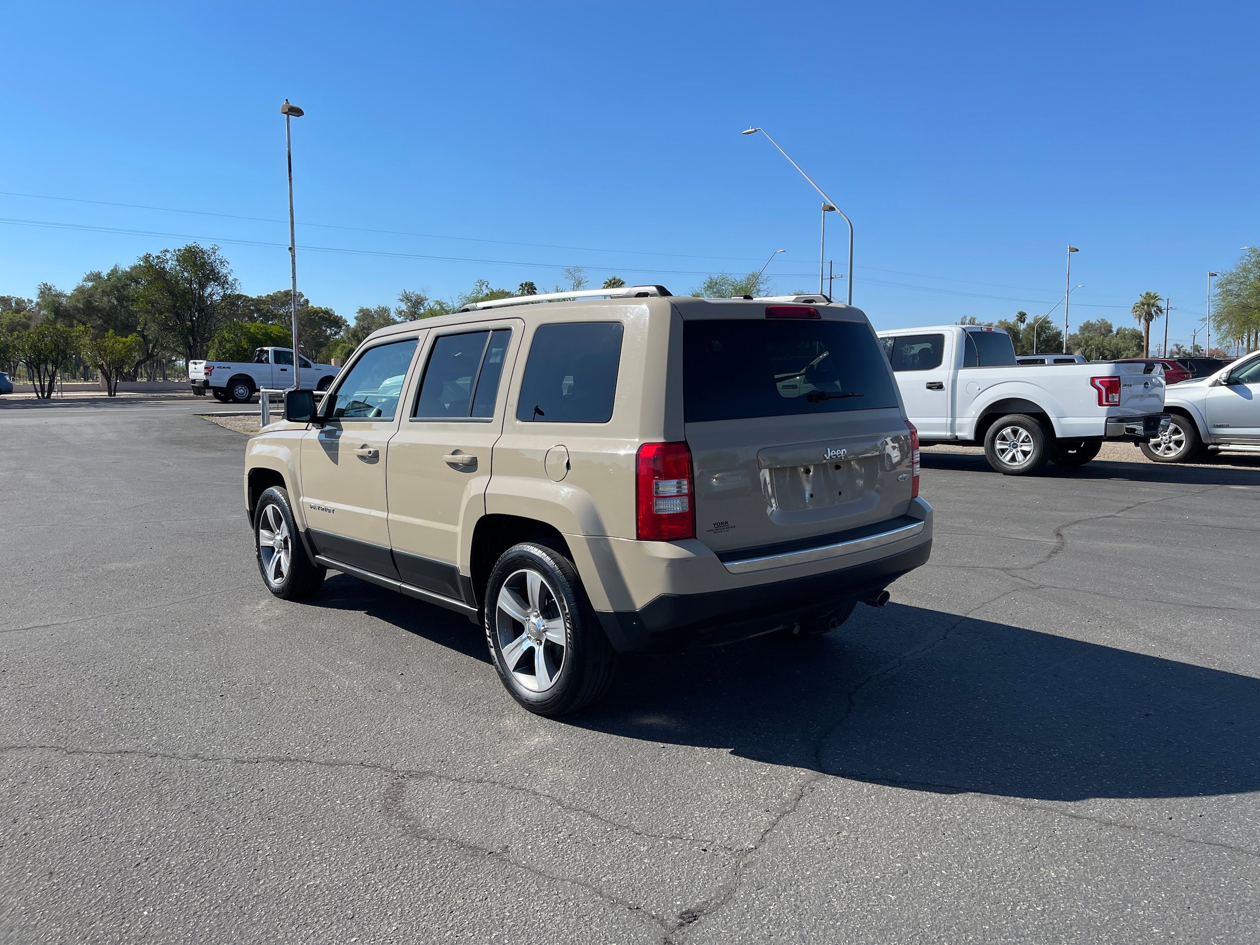 Used 2016 Jeep Patriot High Altitude FWD image 3