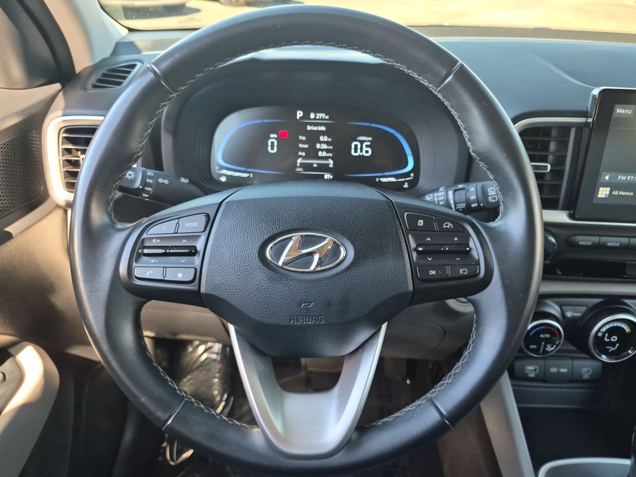 Used 2025 Hyundai Venue SEL FWD image 14