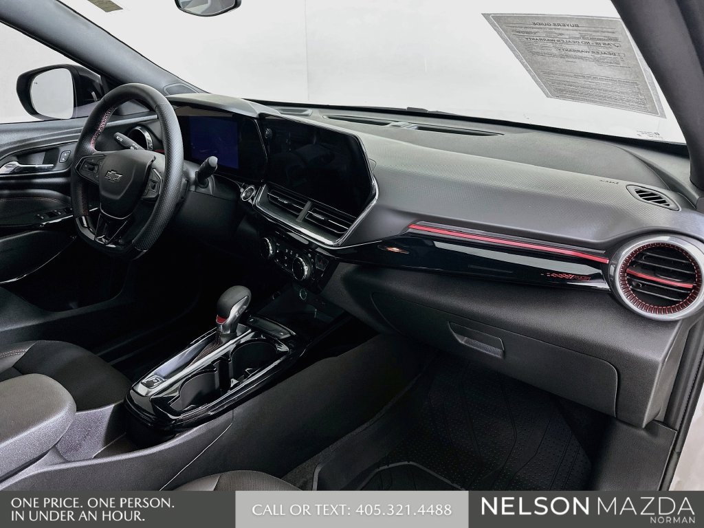 Used 2026 Chevrolet Trax RS w/ Sunroof Package FWD image 29