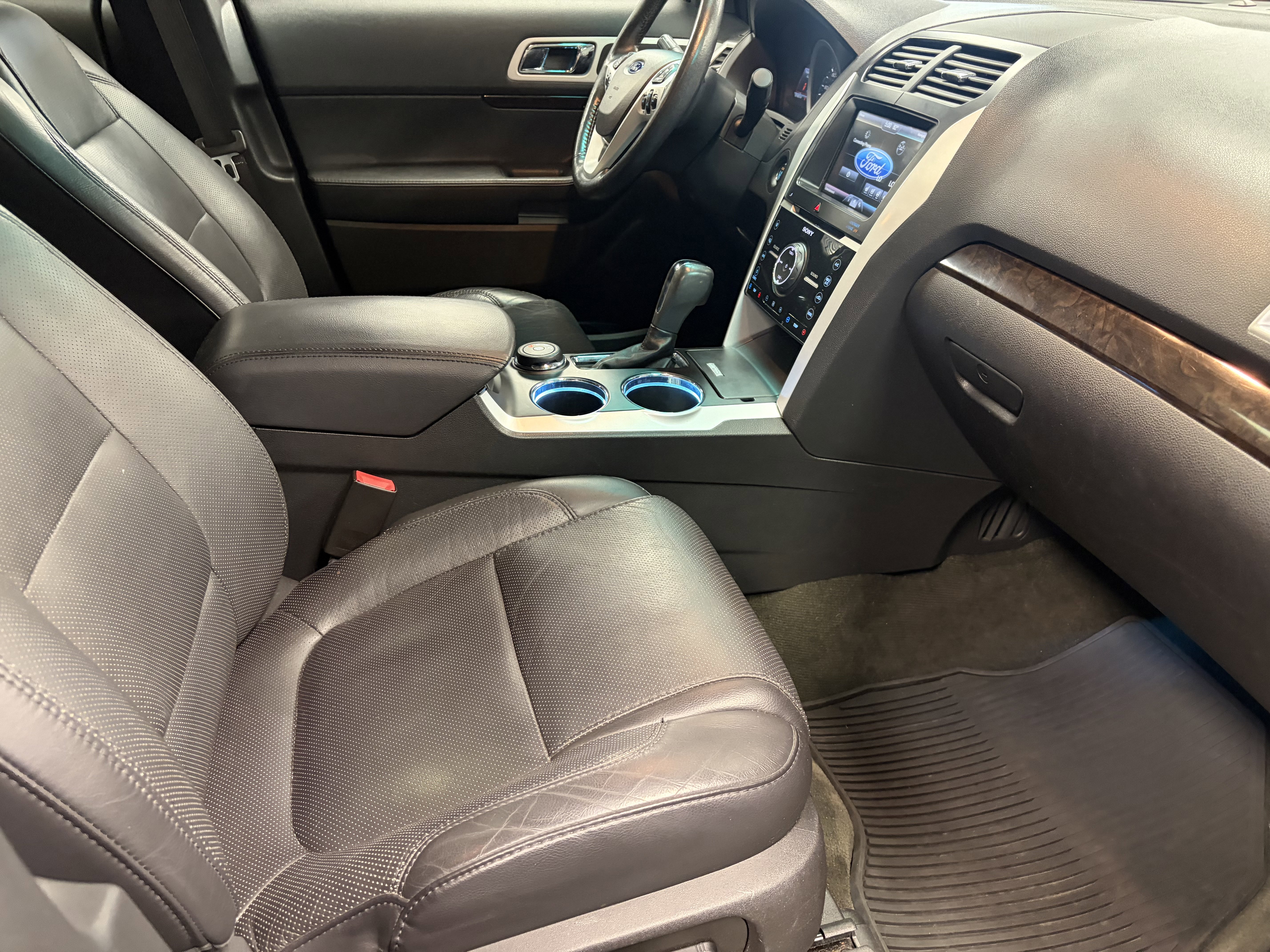 Used 2014 Ford Explorer Limited w/ Equipment Group 302A AWD/4WD image 13