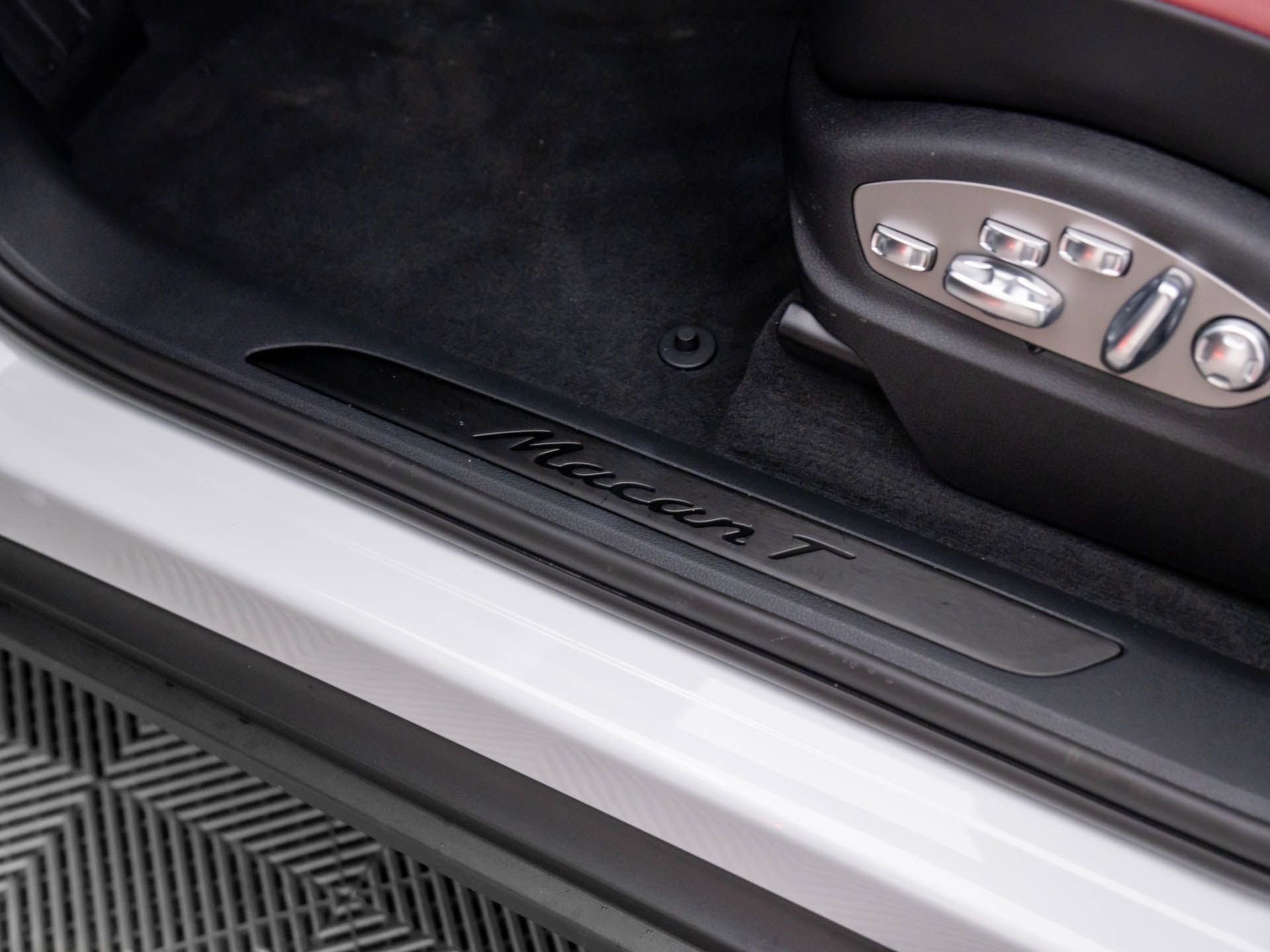 New 2026 Porsche Macan Turbo AWD/4WD image 14