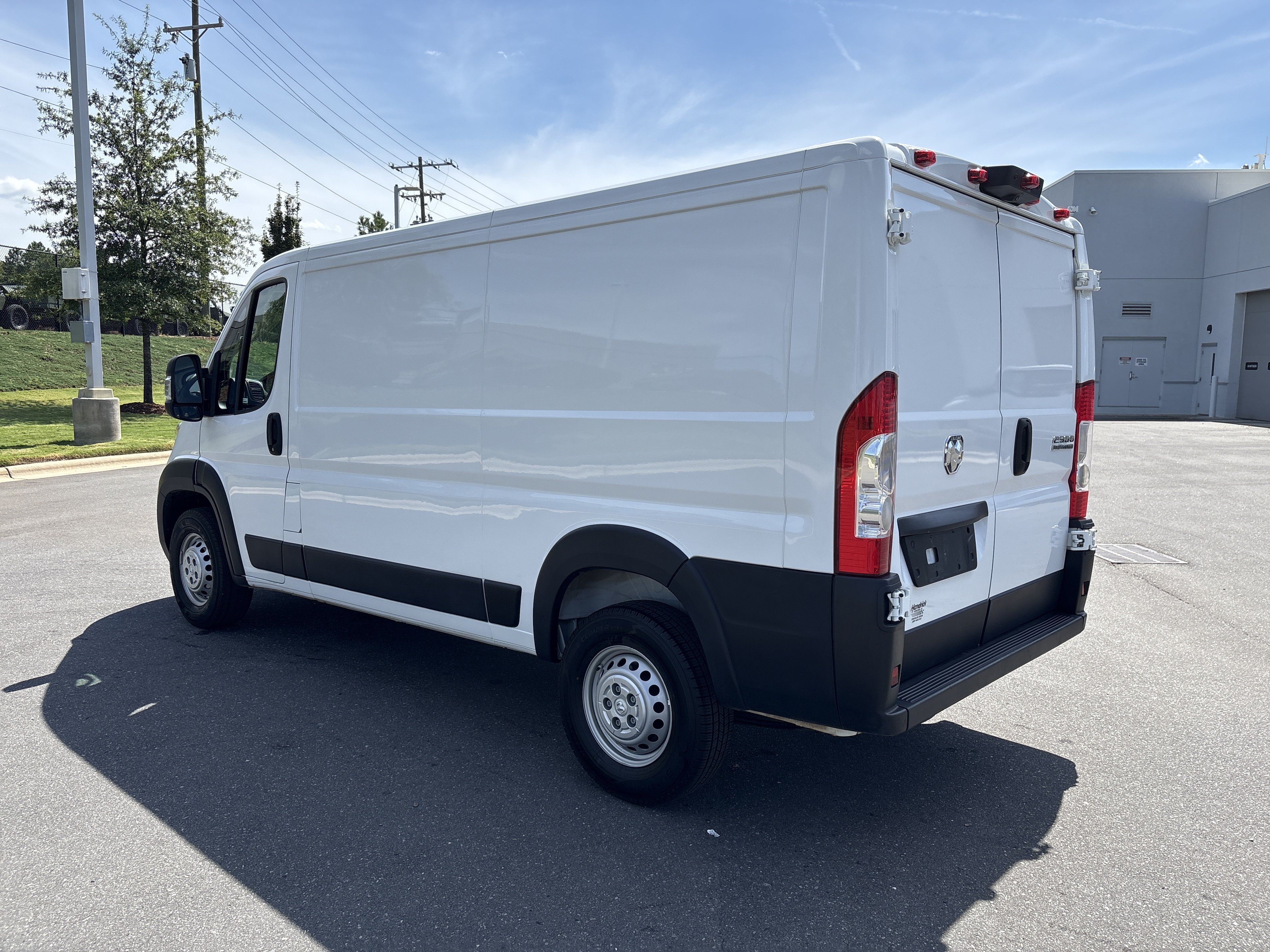 Used 2025 RAM ProMaster 2500 w/ Convenience Group FWD image 7