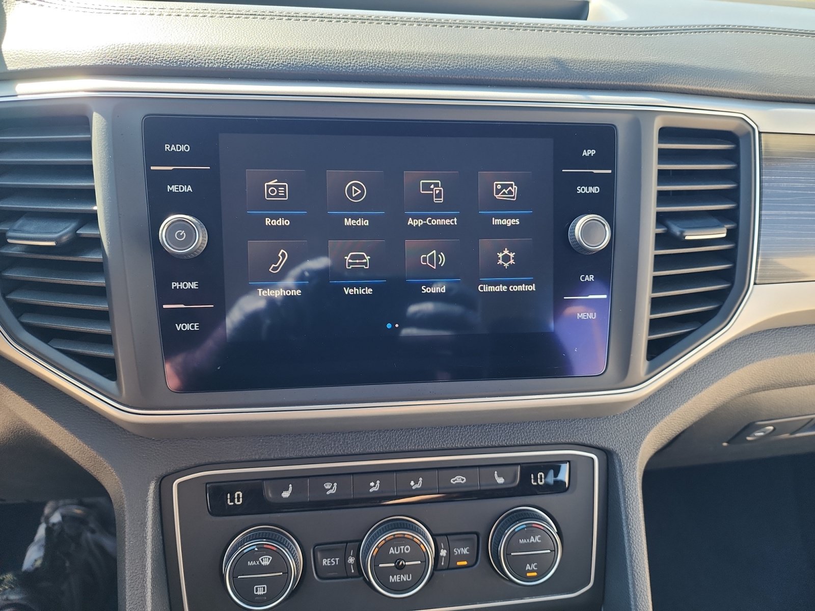 Used 2018 Volkswagen Atlas SE FWD image 28